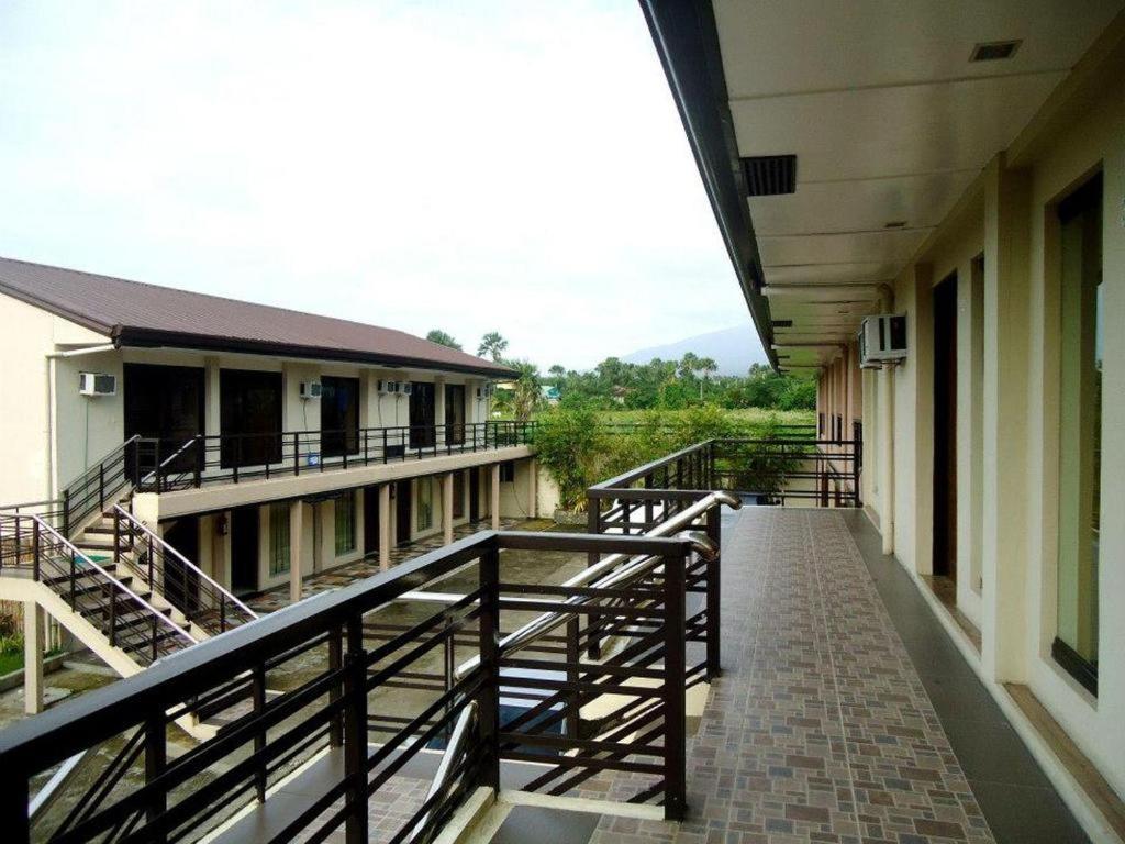 Quezon Premier Hotel Lucena Bagian luar foto