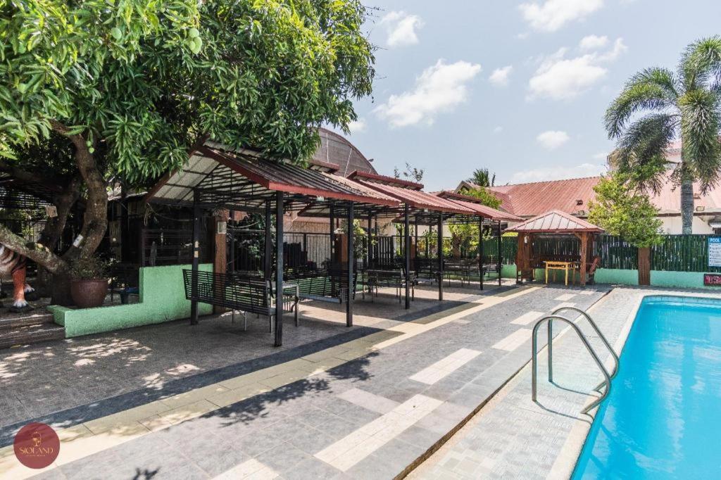 Quezon Premier Hotel Lucena Bagian luar foto