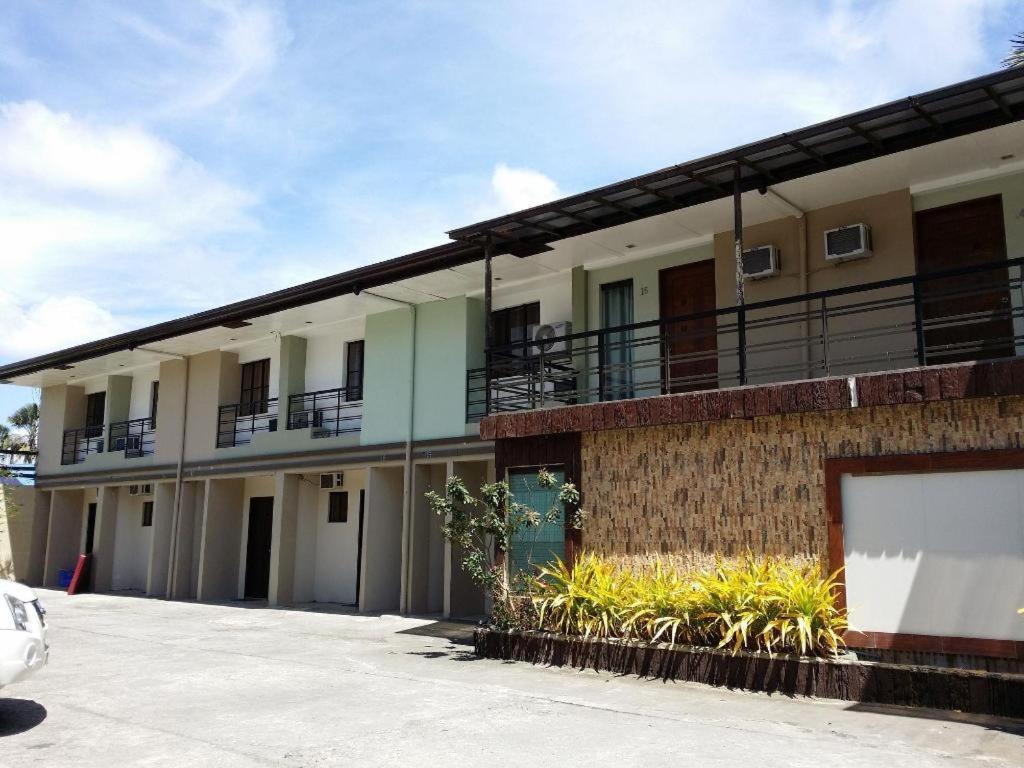 Quezon Premier Hotel Lucena Bagian luar foto