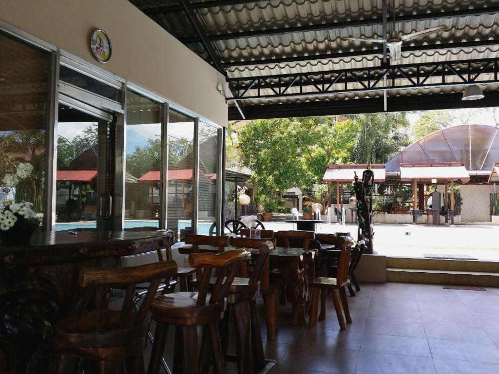 Quezon Premier Hotel Lucena Bagian luar foto