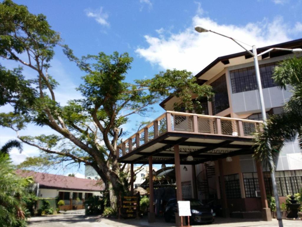 Quezon Premier Hotel Lucena Bagian luar foto