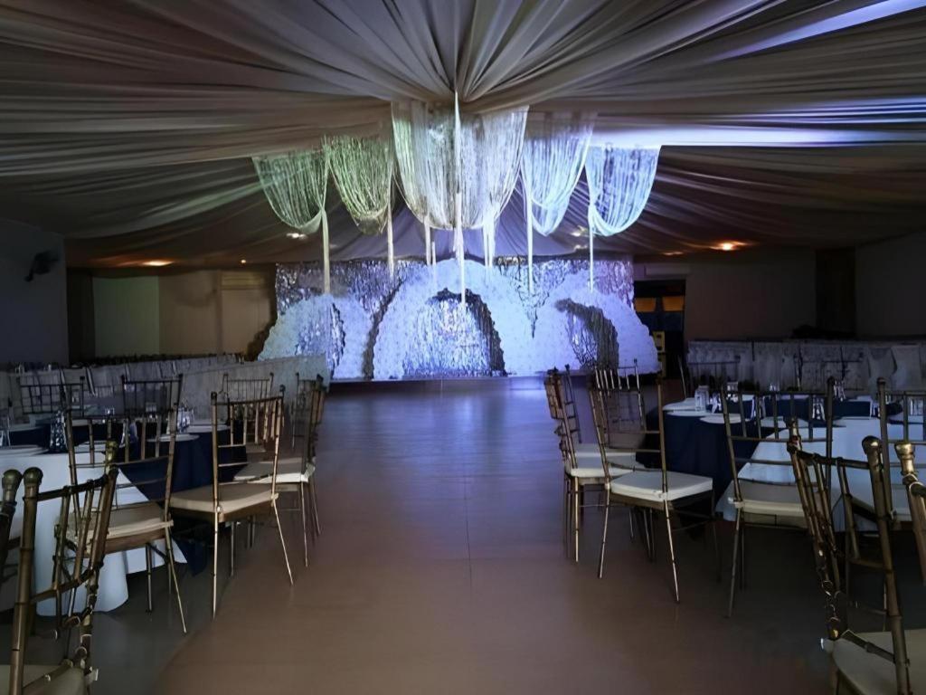 Quezon Premier Hotel Lucena Bagian luar foto